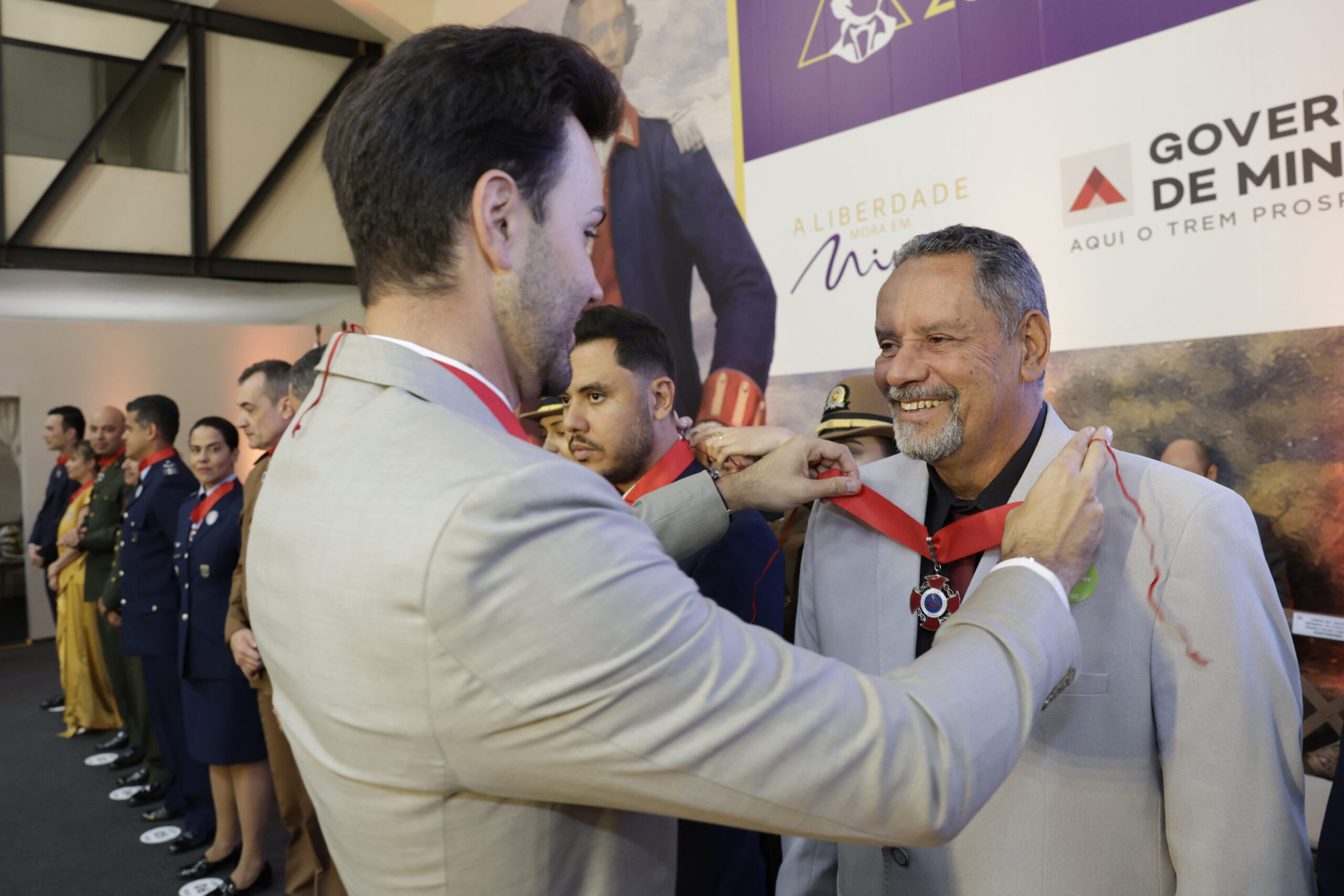 O dia de Tiradentes, 21 de abril, foi o momento de celebrar nosso estado e todos quem fazem a diferença em Minas Gerais. “Na cerimônia da Medalha da Inconfidência, realizada em Ouro Preto, tive a honra e alegria de estar presente entre os indicados pelo Parlamento mineiro. Um evento especial, que reúne histórias, trajetórias e pessoas comprometidas com o desenvolvimento e na assistência com nossa gente”, declarou o deputado Marquinho Lemos. Foto: Guilherme Bergamini/ALMG